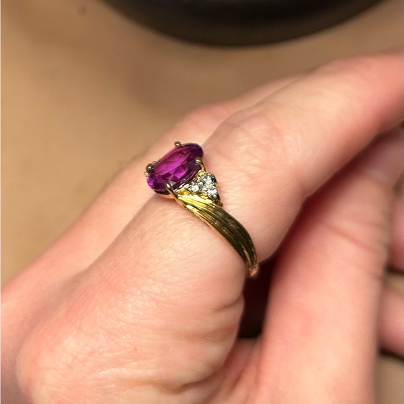 Purple costume jewelry ring size 8 - Picture 4 of 7